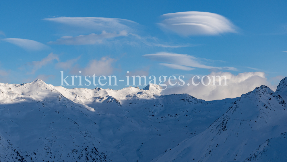 Tuxer Alpen im Winter / Tirol, Österreich by kristen-images.com