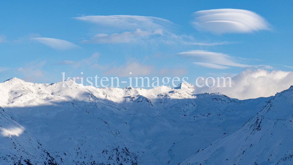 Tuxer Alpen im Winter / Tirol, Österreich by kristen-images.com