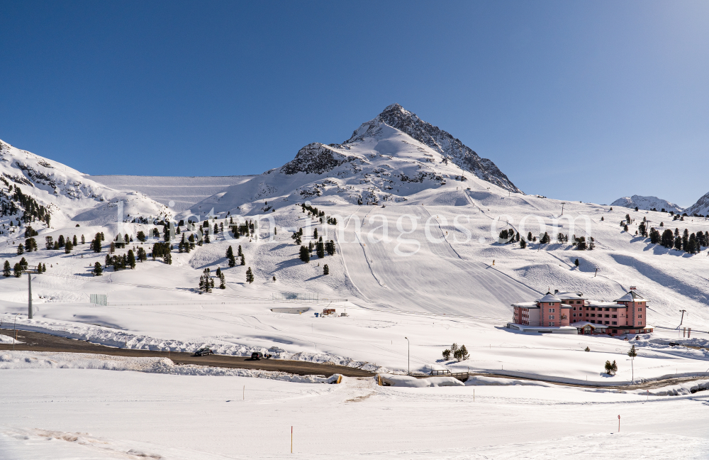 Stubaier Alpen, Kühtai, Tirol, Österreich by kristen-images.com