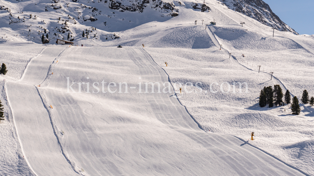 Stubaier Alpen, Kühtai, Tirol, Österreich by kristen-images.com