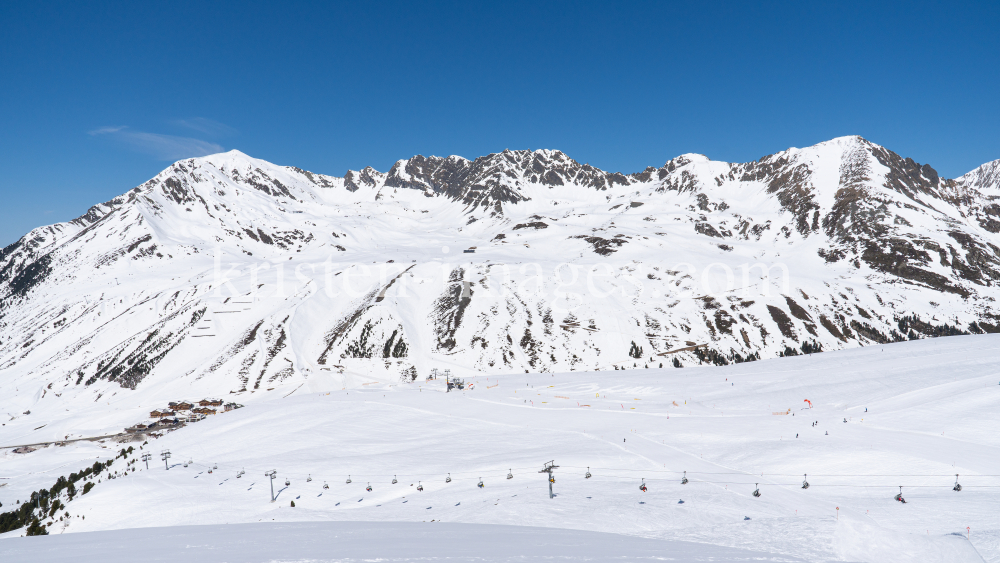 Stubaier Alpen, Kühtai, Tirol, Österreich by kristen-images.com