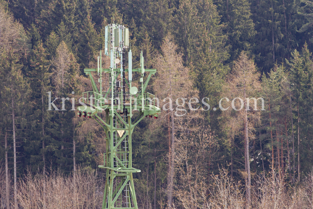 Mobilfunkmast in Igls, Innsbruck, Tirol, Österreich by kristen-images.com