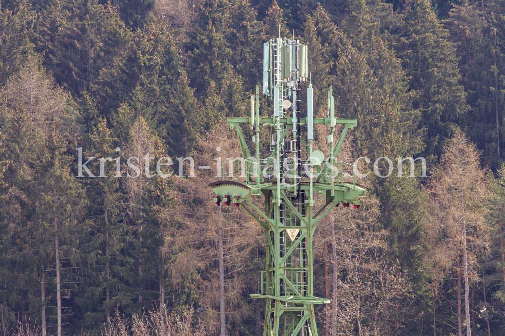 Mobilfunkmast in Igls, Innsbruck, Tirol, Österreich by kristen-images.com