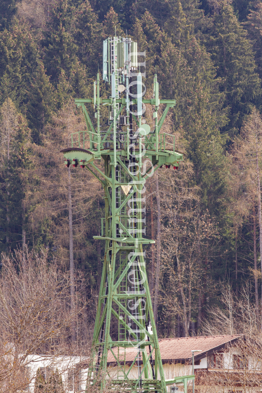 Mobilfunkmast in Igls, Innsbruck, Tirol, Österreich by kristen-images.com