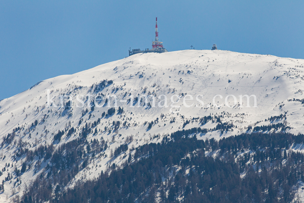 Gipfel Patscherkofel mit Sendeanlage, Tirol, Österreich by kristen-images.com