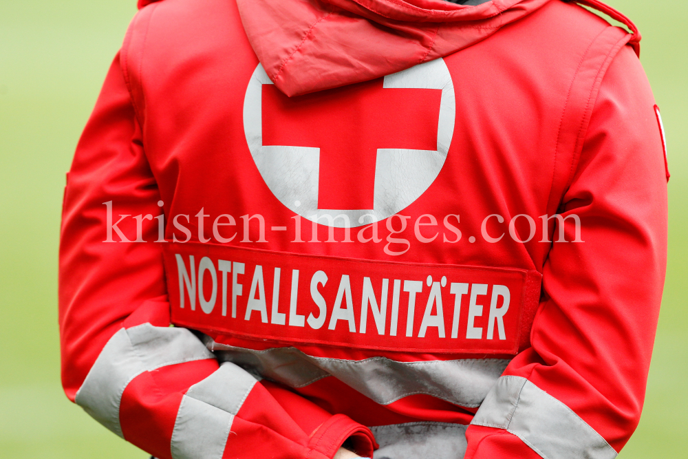 Rettungssanitäte beim American Football / Tivoli Stadion, Innsbruck, Österreich by kristen-images.com