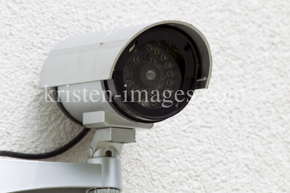 Attrappe einer Überwachungskamera by kristen-images.com