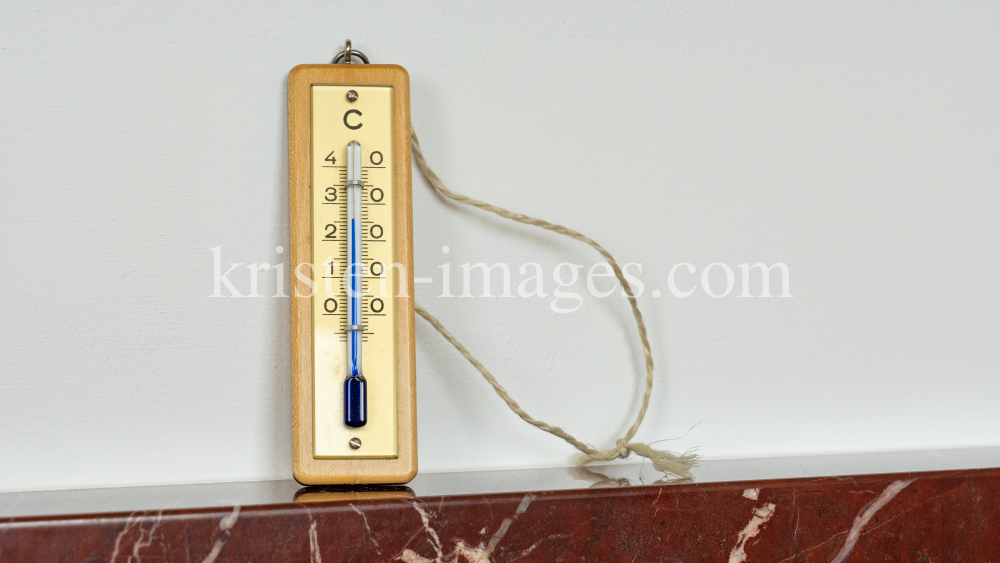 Thermometer, Flüssigkeitsthermometer by kristen-images.com