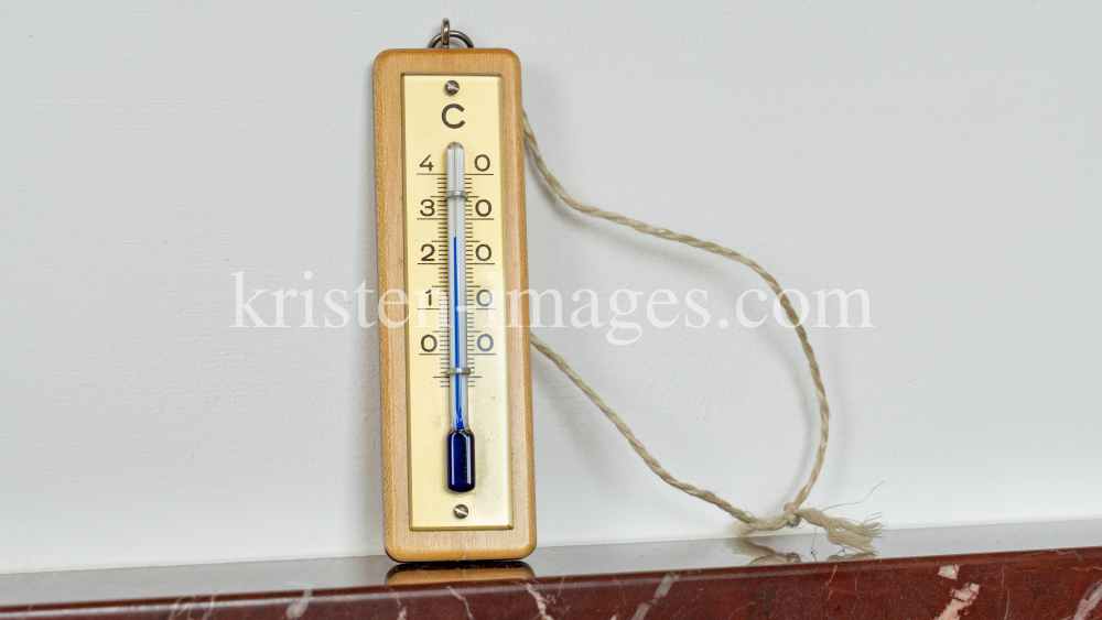 Thermometer, Flüssigkeitsthermometer by kristen-images.com