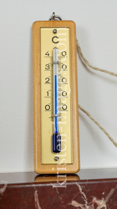 Thermometer, Flüssigkeitsthermometer by kristen-images.com