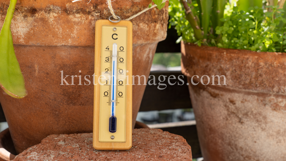 Thermometer, Flüssigkeitsthermometer by kristen-images.com