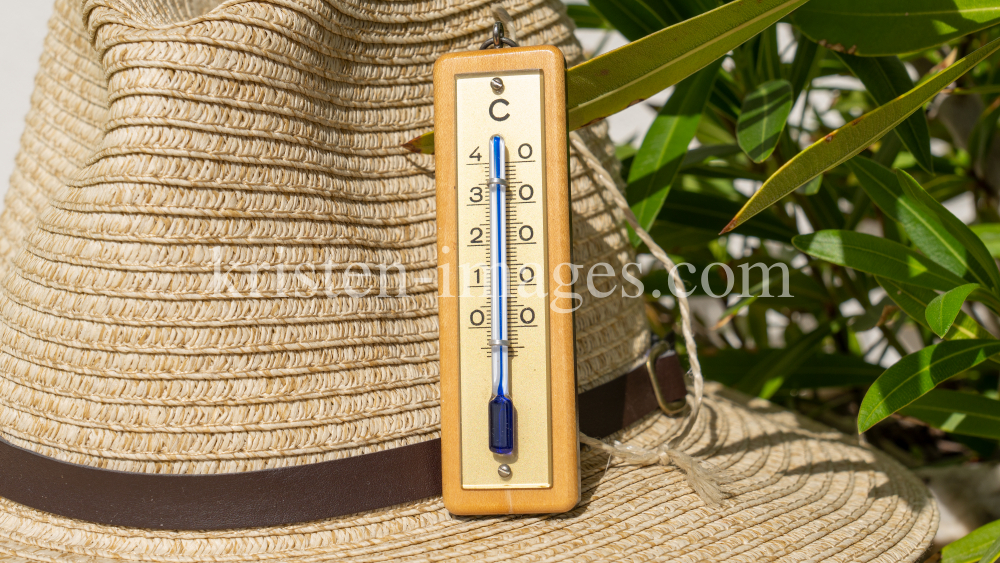 Thermometer, Flüssigkeitsthermometer by kristen-images.com