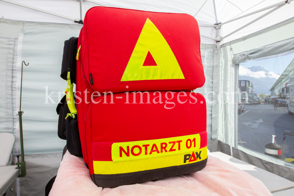 Notarztrucksack / Österreichisches Rotes Kreuz by kristen-images.com