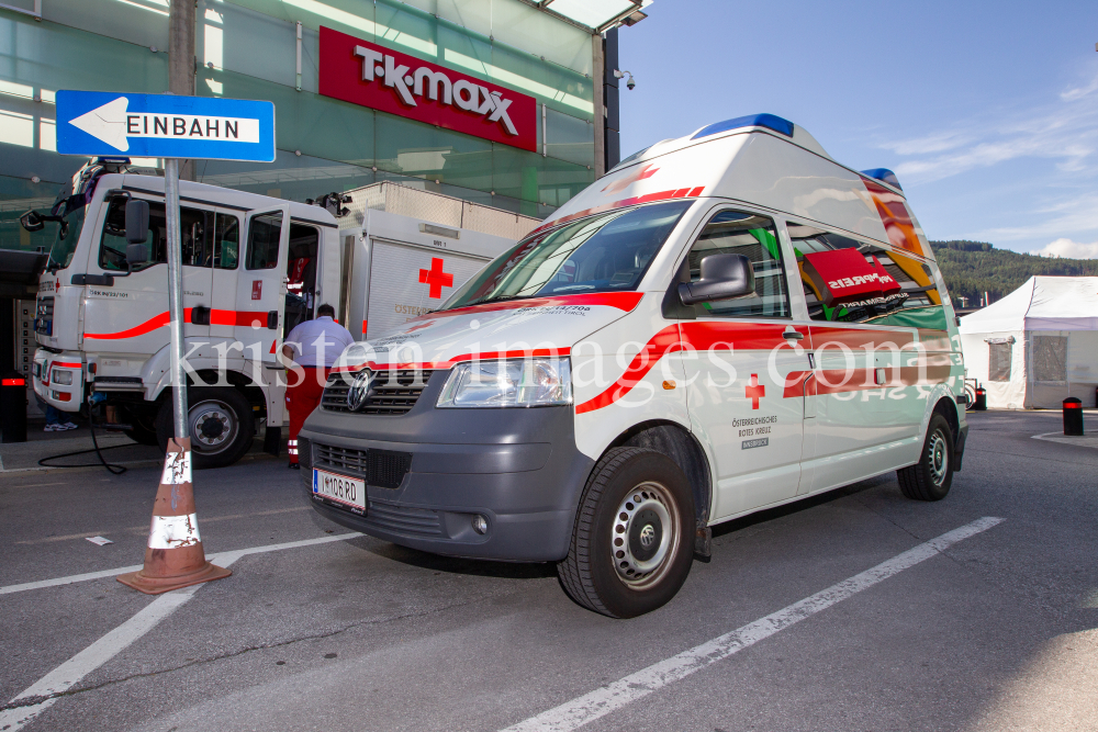 Rettungsauto / Österreichisches Rotes Kreuz by kristen-images.com