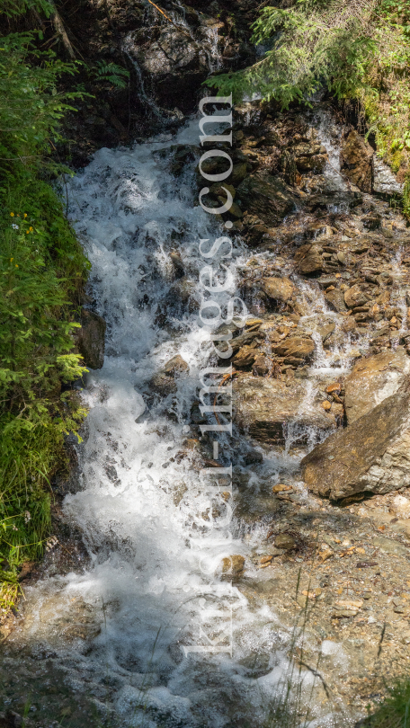 kleiner Wasserfall / Gebirgsbach / Arztal, Ellbögen, Tirol, Österreich by kristen-images.com