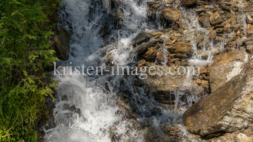 kleiner Wasserfall / Gebirgsbach / Arztal, Ellbögen, Tirol, Österreich by kristen-images.com