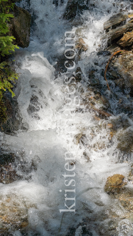 kleiner Wasserfall / Gebirgsbach / Arztal, Ellbögen, Tirol, Österreich by kristen-images.com