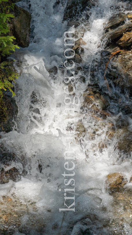 kleiner Wasserfall / Gebirgsbach / Arztal, Ellbögen, Tirol, Österreich by kristen-images.com