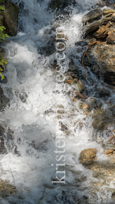 kleiner Wasserfall / Gebirgsbach / Arztal, Ellbögen, Tirol, Österreich by kristen-images.com