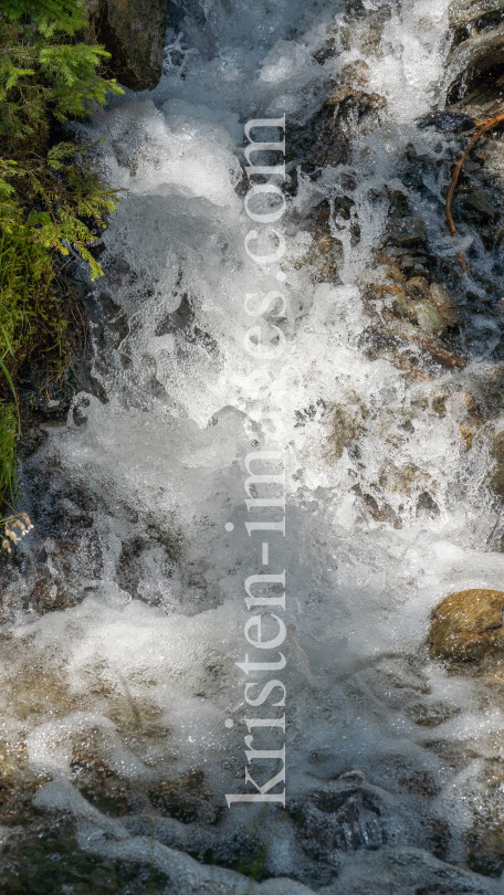 kleiner Wasserfall / Gebirgsbach / Arztal, Ellbögen, Tirol, Österreich by kristen-images.com