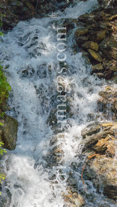 kleiner Wasserfall / Gebirgsbach / Arztal, Ellbögen, Tirol, Österreich by kristen-images.com