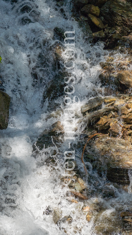 kleiner Wasserfall / Gebirgsbach / Arztal, Ellbögen, Tirol, Österreich by kristen-images.com