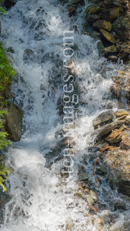 kleiner Wasserfall / Gebirgsbach / Arztal, Ellbögen, Tirol, Österreich by kristen-images.com