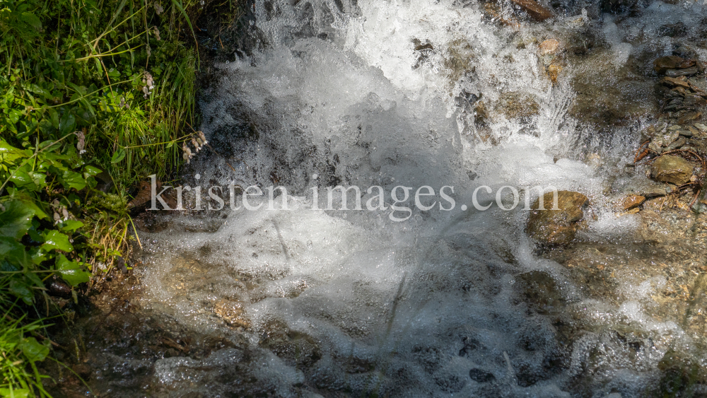 kleiner Wasserfall / Gebirgsbach / Arztal, Ellbögen, Tirol, Österreich by kristen-images.com