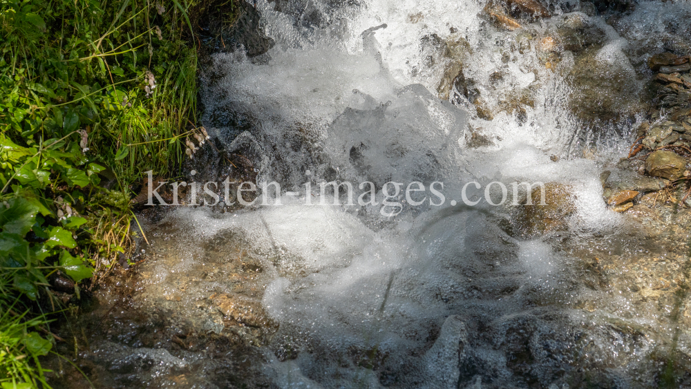 kleiner Wasserfall / Gebirgsbach / Arztal, Ellbögen, Tirol, Österreich by kristen-images.com