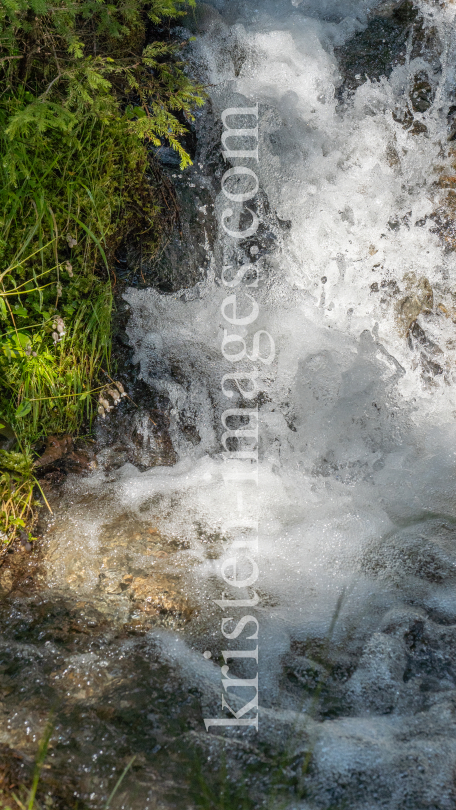 kleiner Wasserfall / Gebirgsbach / Arztal, Ellbögen, Tirol, Österreich by kristen-images.com