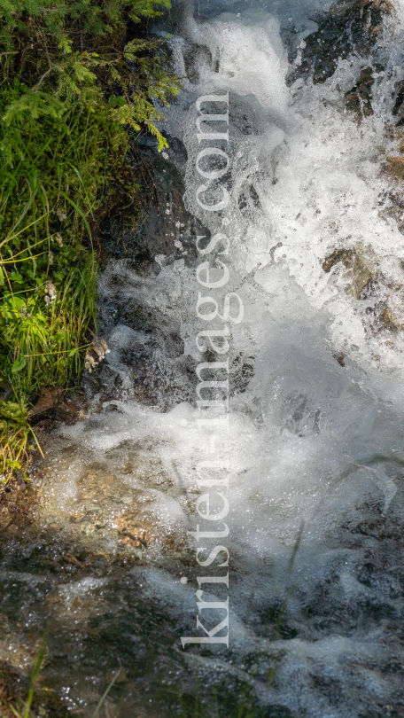 kleiner Wasserfall / Gebirgsbach / Arztal, Ellbögen, Tirol, Österreich by kristen-images.com