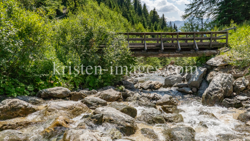 Gebirgsbach / Falggasanerbach im Arztal, Ellbögen, Tirol, Österreich by kristen-images.com