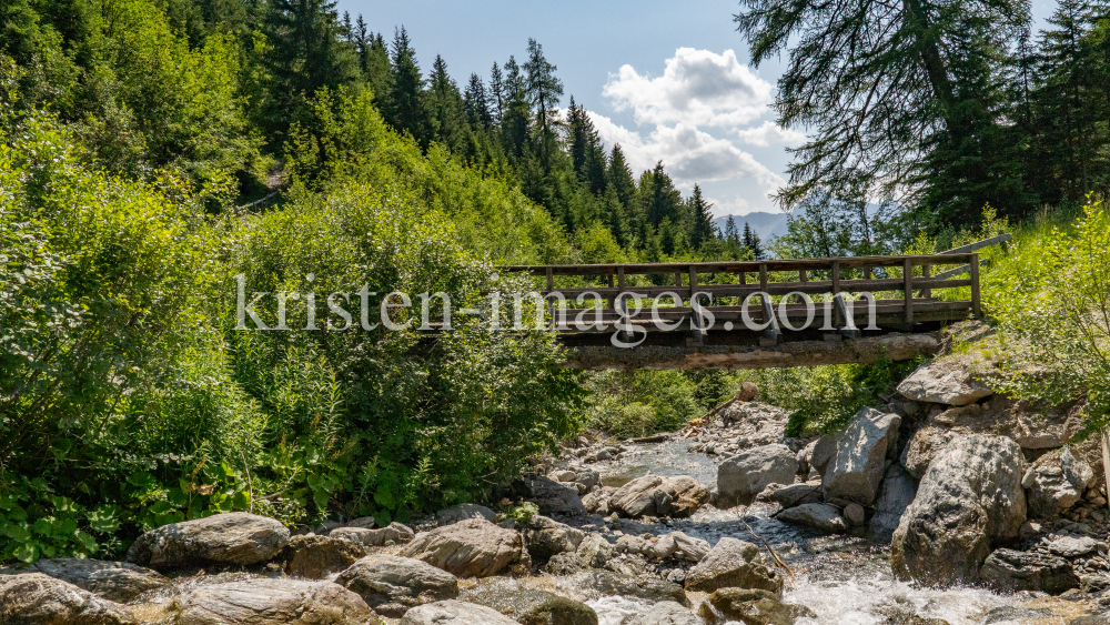 Gebirgsbach / Falggasanerbach im Arztal, Ellbögen, Tirol, Österreich by kristen-images.com