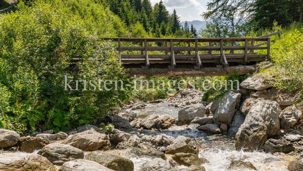 Gebirgsbach / Falggasanerbach im Arztal, Ellbögen, Tirol, Österreich by kristen-images.com