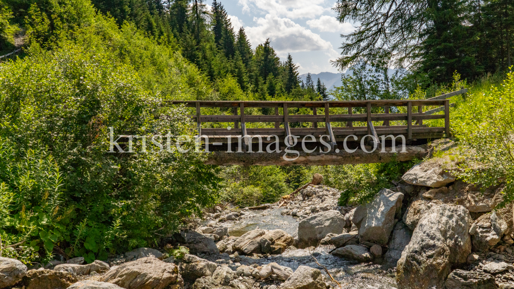 Gebirgsbach / Falggasanerbach im Arztal, Ellbögen, Tirol, Österreich by kristen-images.com