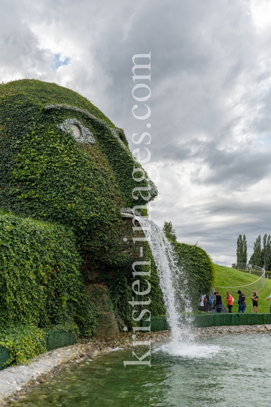 Riese der Swarovski Kristallwelten, Wattens, Tirol, Österreich by kristen-images.com