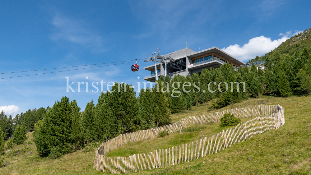 Patscherkofelbahn Bergstation / Patscherkofel, Tirol, Österreich by kristen-images.com