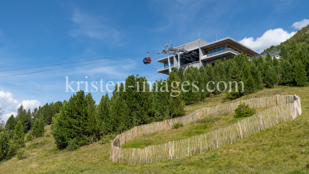 Patscherkofelbahn Bergstation / Patscherkofel, Tirol, Österreich by kristen-images.com