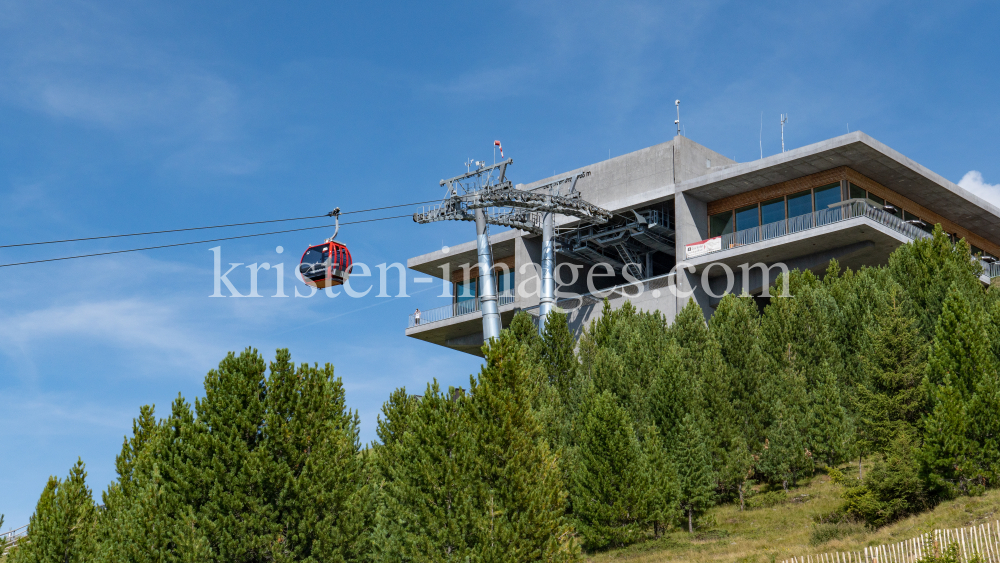 Patscherkofelbahn Bergstation / Patscherkofel, Tirol, Österreich by kristen-images.com