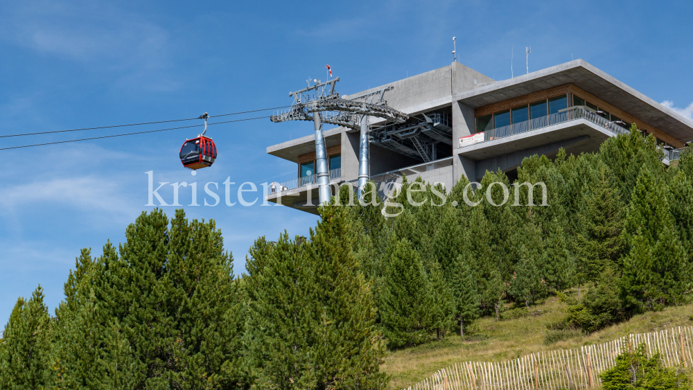 Patscherkofelbahn Bergstation / Patscherkofel, Tirol, Österreich by kristen-images.com