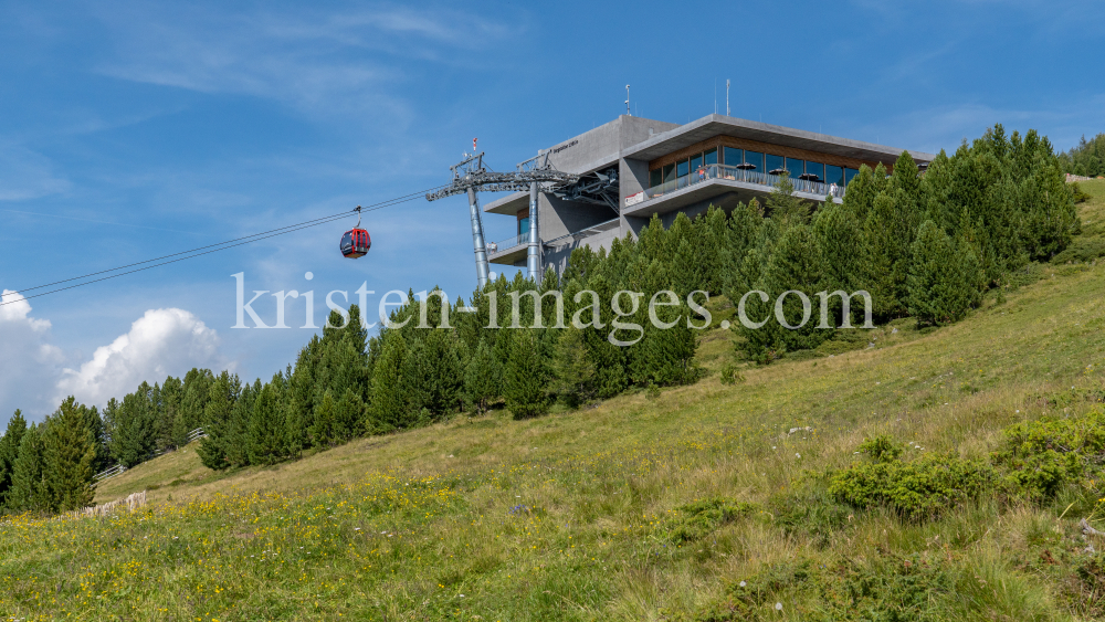 Patscherkofelbahn Bergstation / Patscherkofel, Tirol, Österreich by kristen-images.com