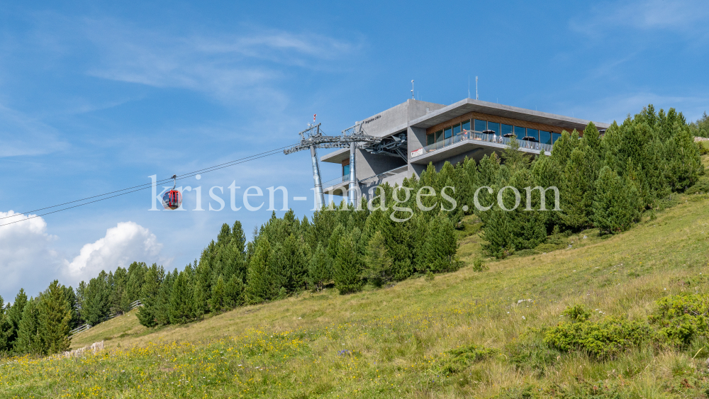 Patscherkofelbahn Bergstation / Patscherkofel, Tirol, Österreich by kristen-images.com