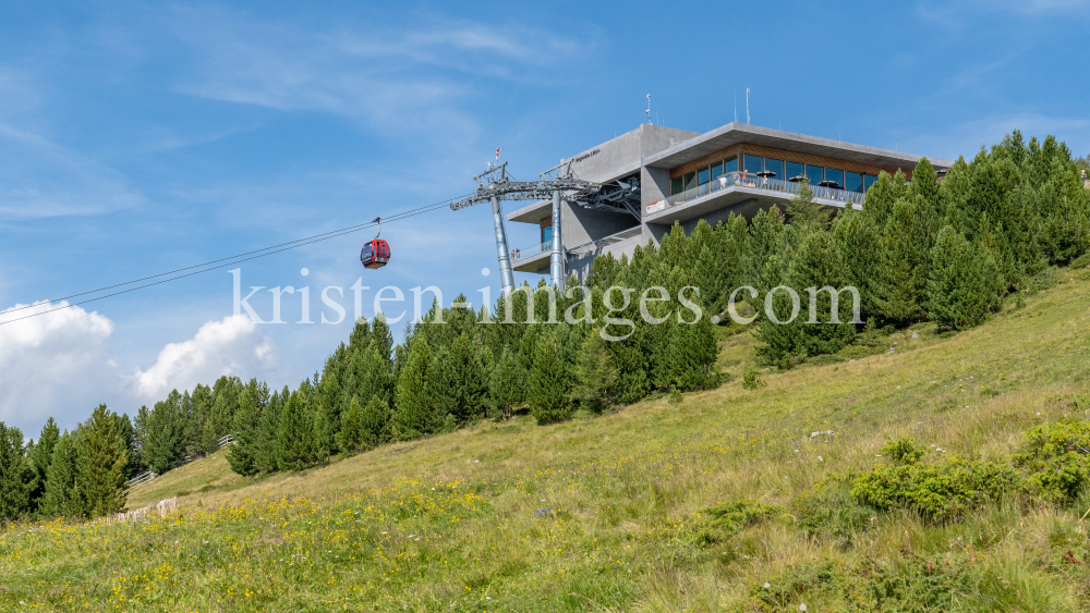 Patscherkofelbahn Bergstation / Patscherkofel, Tirol, Österreich by kristen-images.com