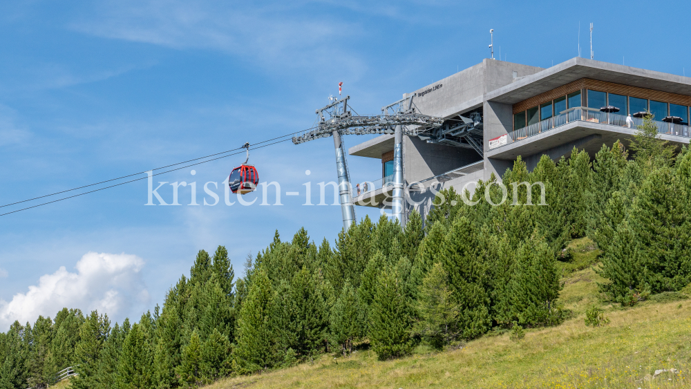 Patscherkofelbahn Bergstation / Patscherkofel, Tirol, Österreich by kristen-images.com