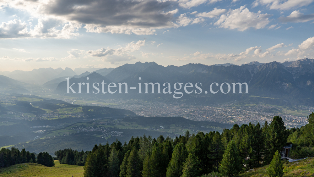 Blick vom Patscherkofel nach Innsbruck, Tirol, Österreich by kristen-images.com