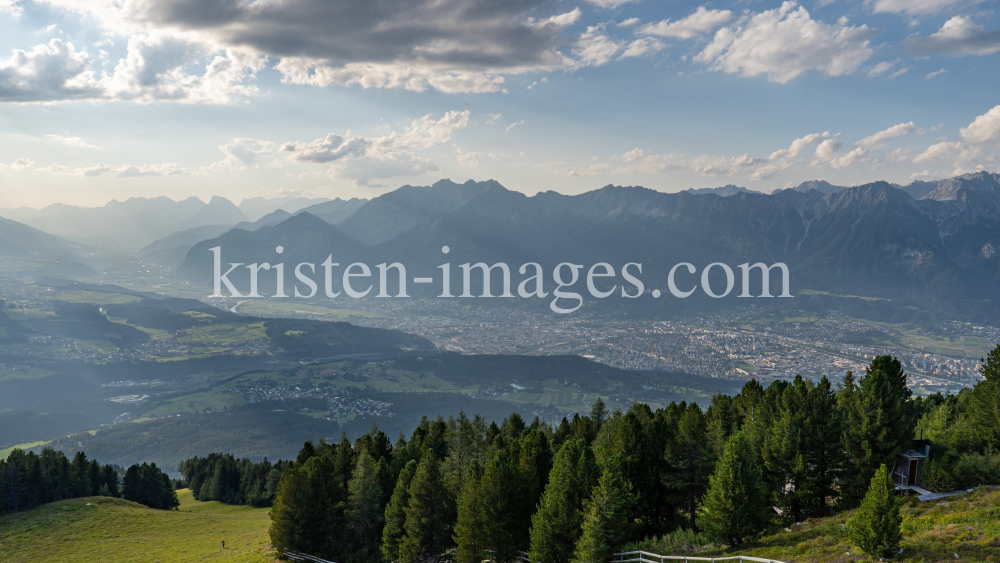 Blick vom Patscherkofel nach Innsbruck, Tirol, Österreich by kristen-images.com