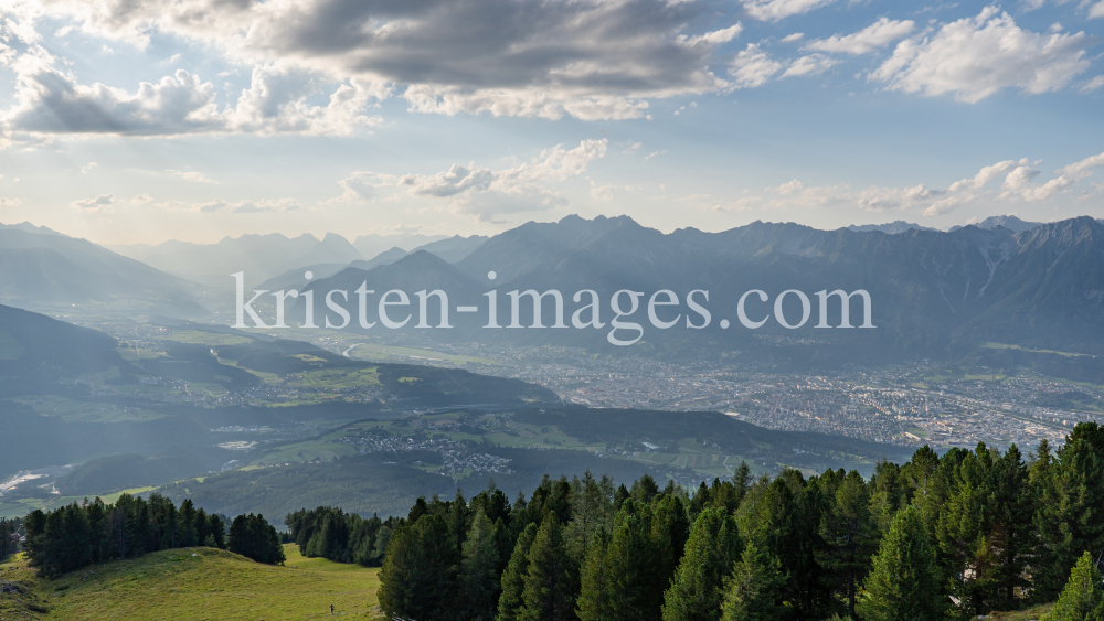 Blick vom Patscherkofel nach Innsbruck, Tirol, Österreich by kristen-images.com