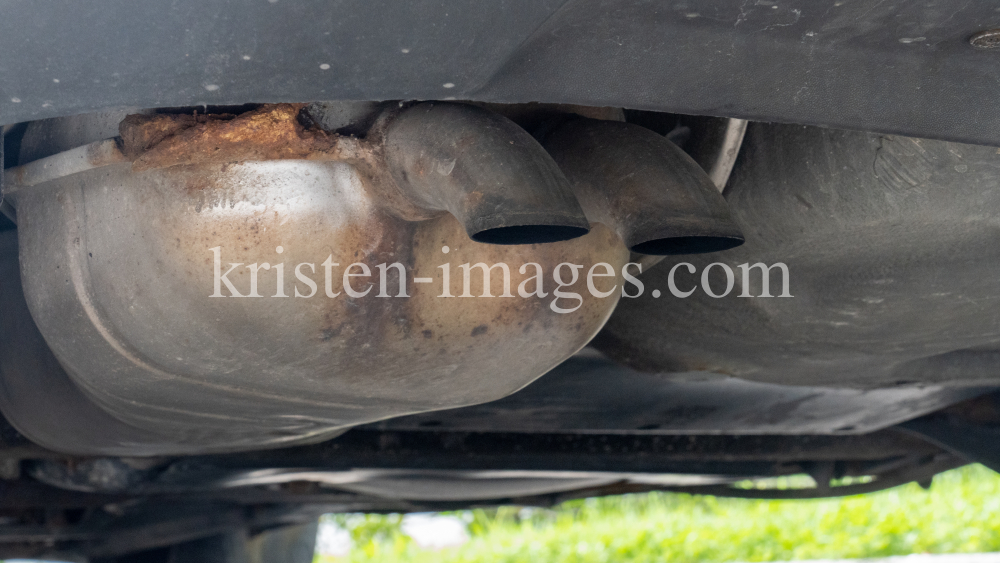 Auspuff von VW Golf IV by kristen-images.com