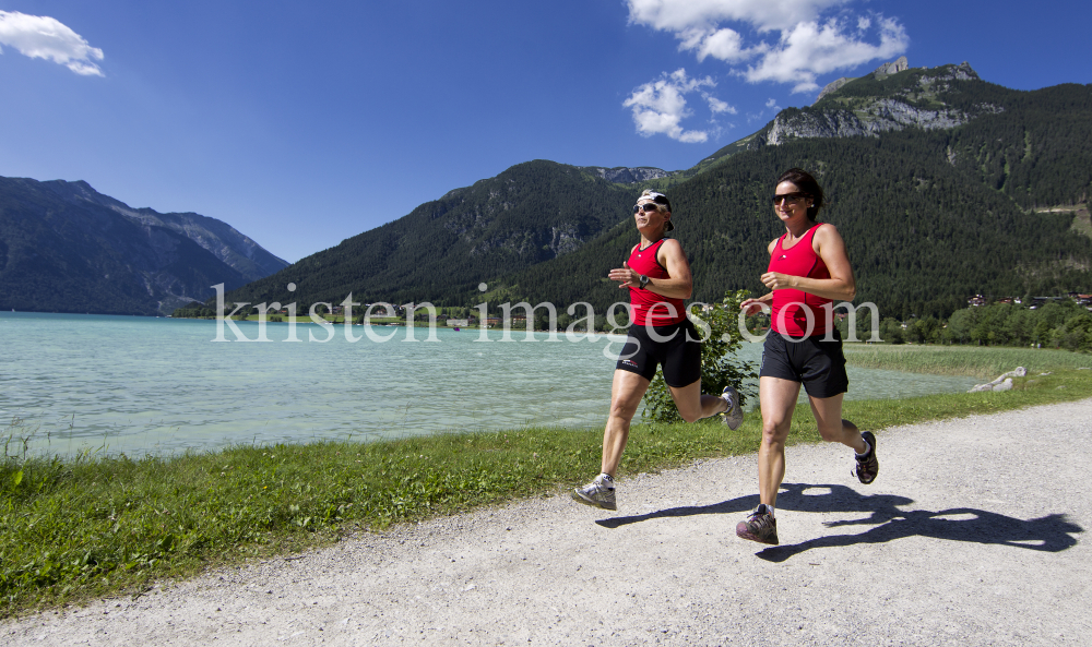 Achensee Tourismus / Maurach / Läufer by kristen-images.com