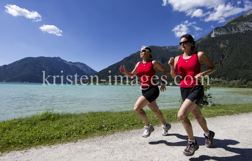 Achensee Tourismus / Maurach / Läufer by kristen-images.com